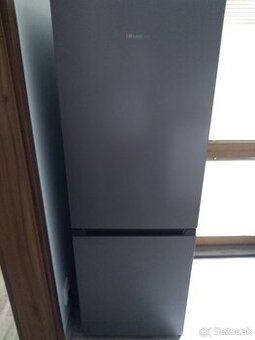 Hisense chladnička s mrazničkou