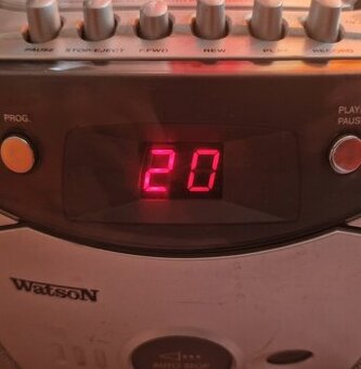 CD prehrávač kazeťak Radio FM stereo Sieť 230v Baterky