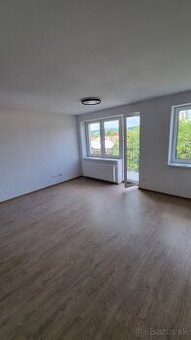 Priestranný 3-izbový byt 3+kk na prenájom v centre Bytče