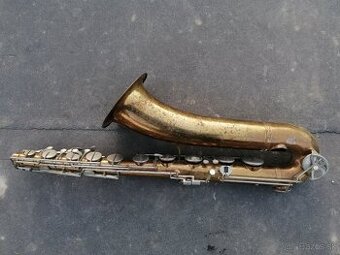 Predám starožitný saxofón Santoni Giglio Pare