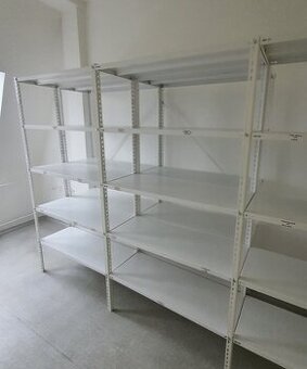 Kvalitný kovový regál