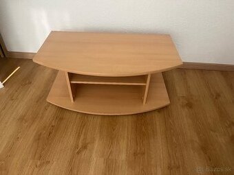 Stolík pod televízor