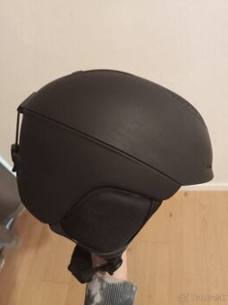 Prilba na lyžovanie značky uvex, čierna