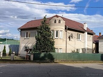 Na predaj veľký, pekný RD v Hosticiach - 1