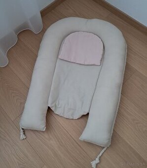 Predám hniezdo pre bábätko spolu s hracou dekou