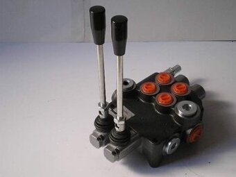 Dvojpákový hydraulický rozvádzač