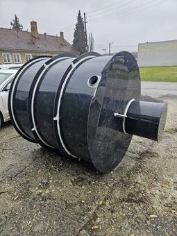 Samonosná plastová žumpa 4m3