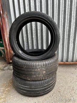 Pneu 245/45 R20