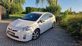 Toyota Prius III - 1,8 Automat HYBRID r.2010 SLEVA možná