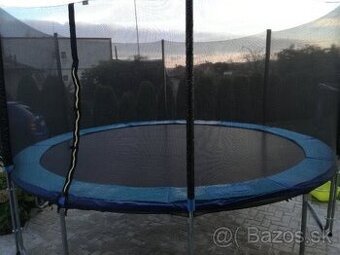 Trampolína