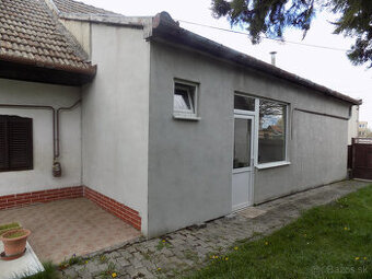 Na predaj dom vhodný na chalupu alebo na bývanie  v centre T - 1