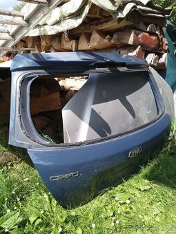 kia ceed,sklo piatych dverí a zadné hmlovky