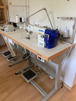 Juki DDL-7000A-7 jednoihlový a Juki MO-6816S 5 nitný