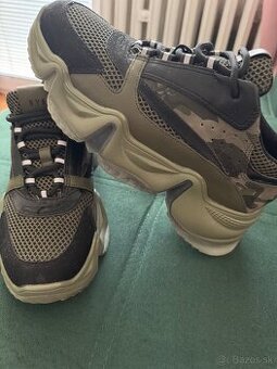 Steve Madden - 1