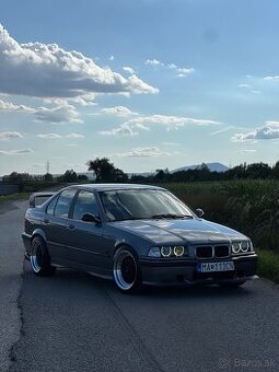 BMW e36 sedan 320i