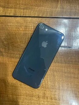 Predám iPhone 8