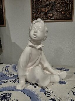 Soška Sediaci chlapček Keramia Kravsko