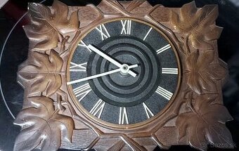 Drevene nastenne hodiny