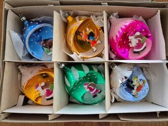 Staré Vianočné ozdoby s vlepom