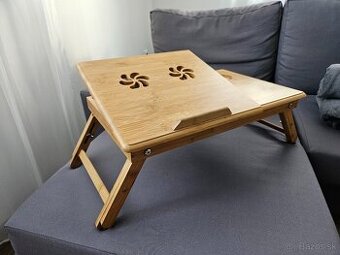 Bambusový stolík pod notebook