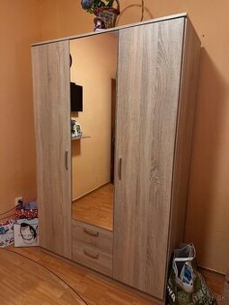 Drevená skryňa, plus komoda