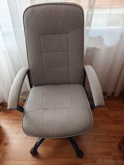 Predam kancelarsku stolicku