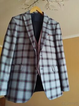 Luxusný oblek - TOP stav