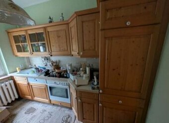 Borovicová kuchyně s vestavěnými spotřebiči,6014
