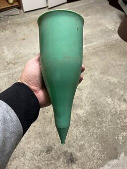 Retro zapichovacia cintorínska váza