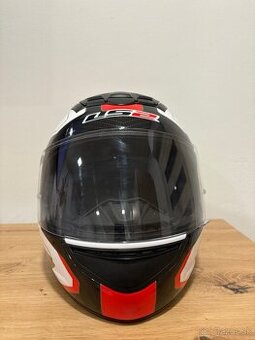 Integrálna prilba na motorku