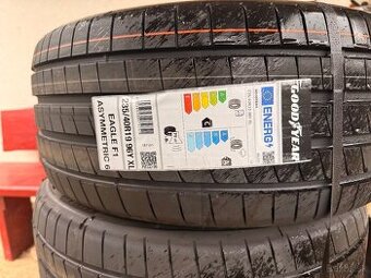 235/40 R19 Goodyear Letné