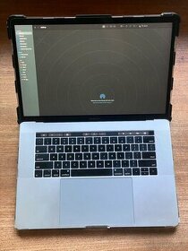 Apple MacBook Pro 15" (2018) + UAG