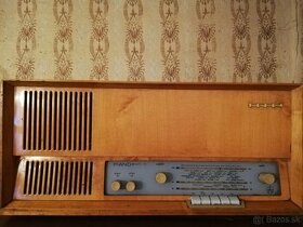 Rádio s gramofónom  Tesla Piano