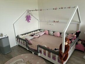 Predám detskú domčekovú posteľ 140x200 s matracom a s rožtom