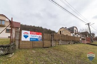 REZERVOVANÉ - na predaj stavebý pozemok 879m2 Trenčianska Te