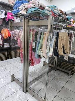 Predám nábytok a vybavenie predajne