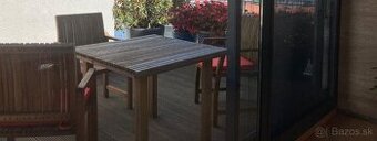 Predam zahradny stol z akacie 90x90cm