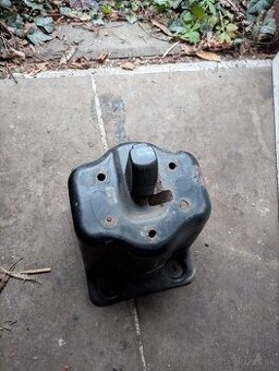 Opel Frontera B - Držák rezervy