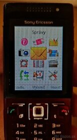 Sony Ericsson T700, červený