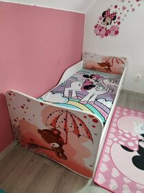 Detská dievčenská posteľ