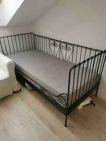 Kovová posteľ IKEA