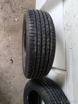 Letné pneumatiky 215 60 R17