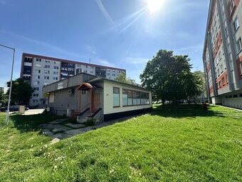 Stavebný pozemok / Obchodný priestor – predajňa, kancelária