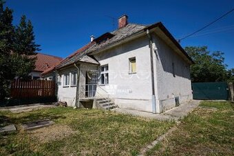 Na predaj rodinný dom v tichej lokalite -rovinatý pozemok