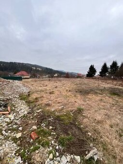 Predaj: Lukratívny pozemok v obci Staškov (290-P)