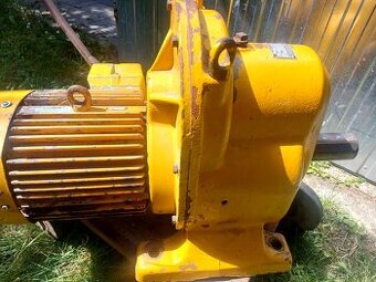 Motor z prevodovkou