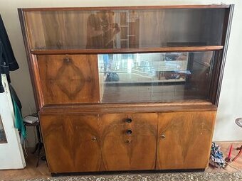 Darujem za odvoz túto skriňu