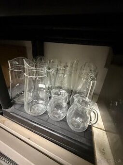 Darujem sklenené džbány