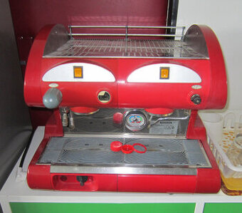 Predám nefunkčný kávovar la Pavoni Hotel M