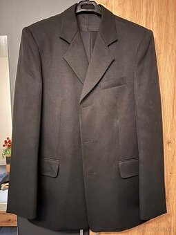 Pánsky oblek čiernej farby veľkosť 52